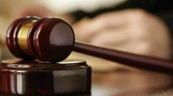 Franța. Un român a intrat într-o agenție și a forțat o tânără să-l mângâie pe organul sexual. Bărbatul, condamnat la închisoare 