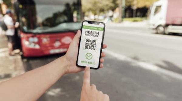 Marea Britanie. Certificate COVID false, vândute pe Facebook alături de droguri, arme și bunuri furate