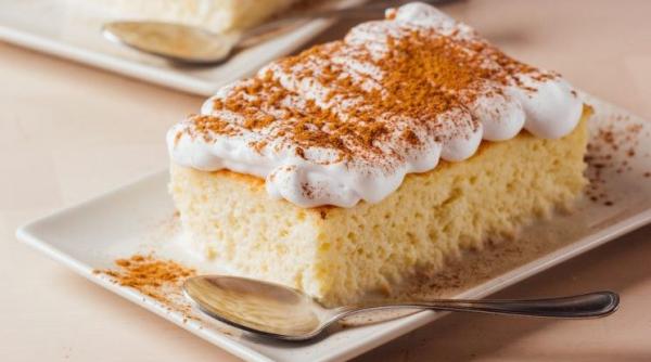 Prăjitură ușoară cu iaurt. Are doar 100 de calorii, dar este senzațional de bună