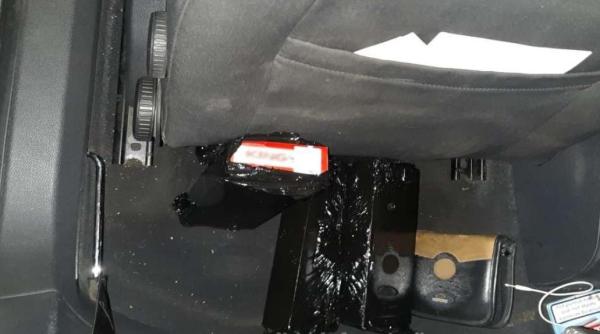 Șofer, amendat cu 10.000 de lei de polițiștii de frontieră. Bărbatul se prezentase în vama Albița, pentru a intra în România  