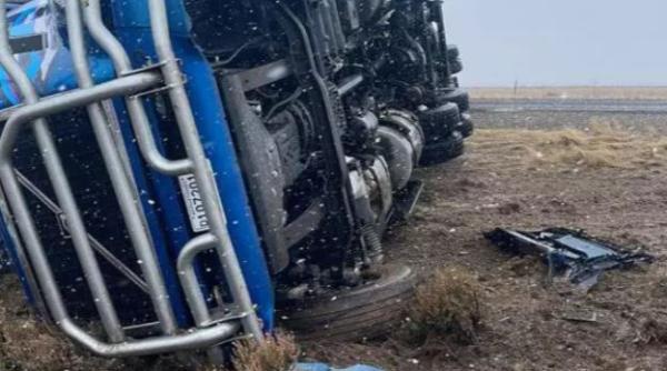 Șoferiță româncă de TIR, accident în munții de lângă Las Vegas. Nora Tara: "Nu am putut nici să plâng, atârnând de centură cu susul în jos"