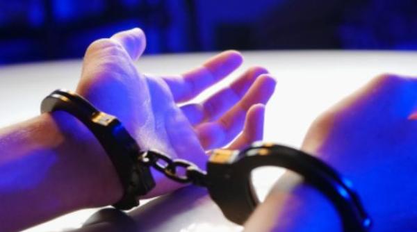 Un tânăr român a furat mașina unui pompier și a provocat un accident rutier