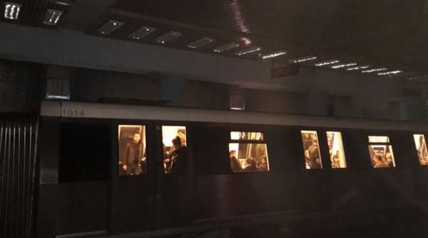 Pană de curent în Gara de Nord din București. Zeci de călătorii au rămas în beznă  