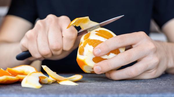 Nu mai arunca coaja de portocală. Fă-ți propriul detergent în casă. Simplu, ieftin și eficient!