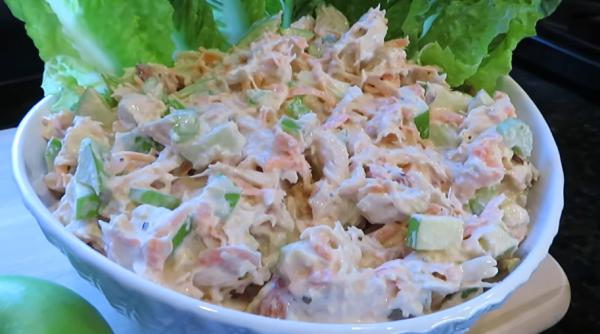 Salată delicioasă pentru masa de Crăciun. Uită de clasica salata de boeuf! Este mult mai bună această rețetă!