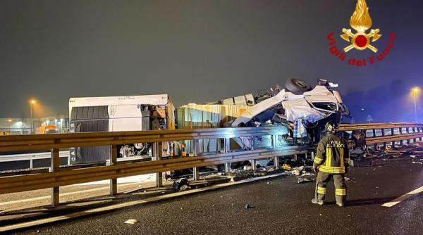 Italia. Șofer român de TIR, mort chiar în dimineața zilei de Crăciun. Accident teribil pe A21
