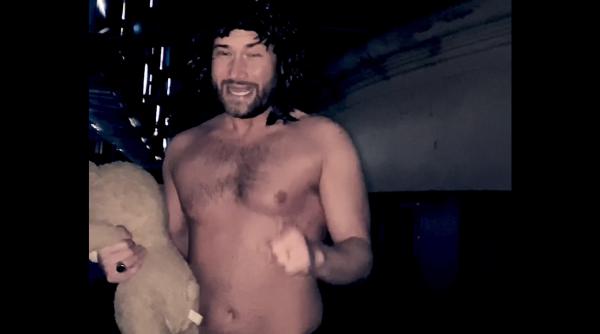 Mihai Bendeac, dezbrăcat, de Crăciun: Sunt penibil... Da, am eșuat!“. Imagini virale (VIDEO)