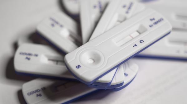 Testele rapide antigen COVID -19 cu proba din saliva sau sputa NU sunt pe lista Comisiei Europene