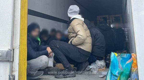 29 de migranți, găsiţi ascunşi într-un TIR care urma să ajungă în Germania
