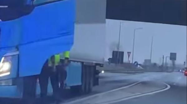 Primele explicații ale IPJ Arad în cazul polițistului care a scos arma din dotare spre șoferul de TIR