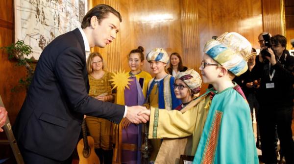 Fostul cancelar Sebastian Kurz, cel care a tăiat alocațiile copiilor români, pleacă din Austria. Se mută în altă țară