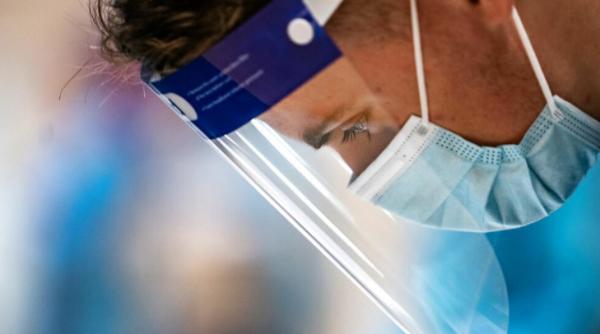 Specialist român, avertisment dur: Valul Omicron e o certitudine. Trebuie vaccin, testare și măști FFP2