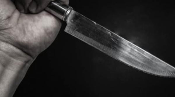 Două românce, mamă și fiică, atacate cu un cuțit de către tatăl familiei. Bărbatul avea ordin de protecție