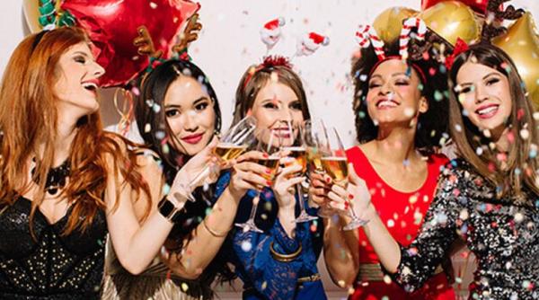 Horoscop. Ce culori norocoase, accesorii și pietre prețioase să purtăm de Revelion, ca să avem noroc. Recomandări pentru toate zodiile