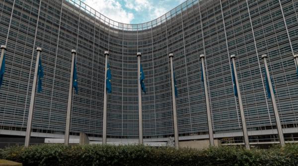 Comisia Europeană a iniţiat o propunere prin care centralele nucleare şi pe gaz să fie considerate proiecte verzi