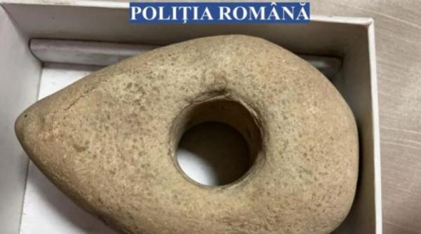 Un român a vrut să vândă un artefact de peste 6.000 de ani, pe care îl deținea ilegal