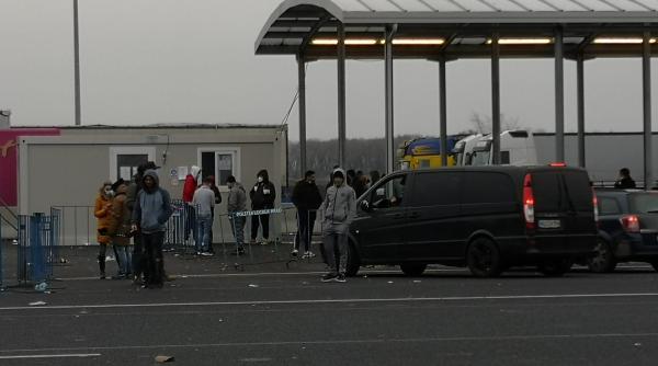 În prima zi a anului 2022, peste 27.000 de persoane au părăsit România. Frontiera cu Ungaria, cea mai aglomerată