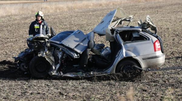 Ungaria. Patru tineri au murit pe loc, după ce mașina lor a fost spulberată de un tren. O singură supraviețuitoare, în stare gravă