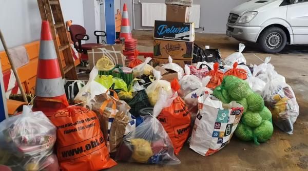 Șofer român, prins în Austria în timp ce transporta ilegal pachete de Crăciun, obligat să plătească 3.000 de euro pentru distrugerea alimentelor