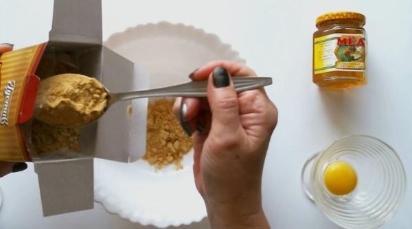 Cel mai bun tratament, făcut în casă, pentru creșterea părului: Ai nevoie de muștar, ulei de măsline și un gălbenuș de ou