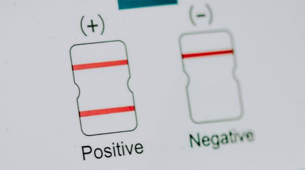 Israelul rezervă testele PCR pentru persoanele vulnerabile şi extinde autotestarea la domiciliu