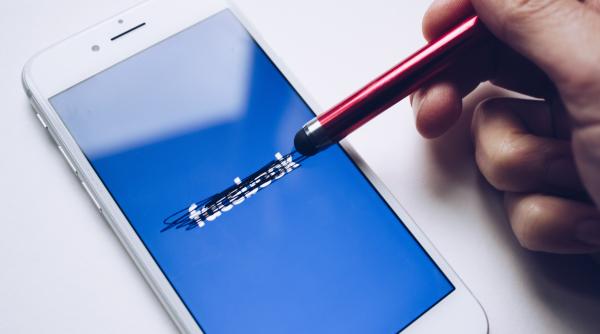 Facebook suspendă contul unui partid polonez de extremă dreapta