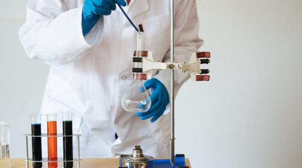 Celebru expert italian în imunologie, amenințat cu moartea. A primit acasă o scrisoare cu un glonț în ea