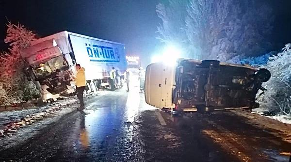 Accident cumplit: Un tânăr român de 25 de ani a murit, după ce a intrat într-un TIR