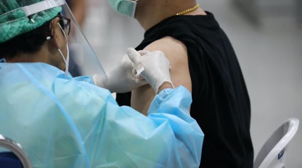 Circa 67% dintre adulţii britanici au primit o doză booster de vaccin anti-COVID-19