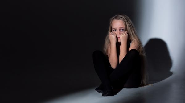 Spania. Coșmarul unei fetițe românce, forțată de propriii părinți să cerșească și să se prostitueze. Mama și tatăl riscă ani grei de închisoare