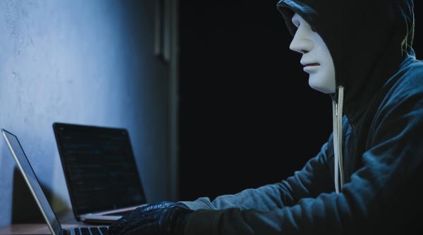 O nouă metodă de înșelătorie printre români: Dacă ați primit un astfel de mesaj, ștergeți-l și schimbați-vă parolele