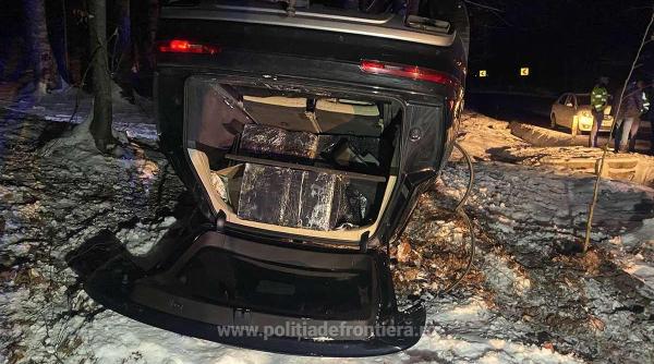 Un român a ajuns la spital, după ce s-a răsturnat cu autoturismul în care transporta mii de pachete cu țigări