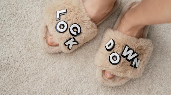 Experienţa unei chinezoaice care se afla la întâlnire, în casa unui potenţial iubit. Au intrat în carantină