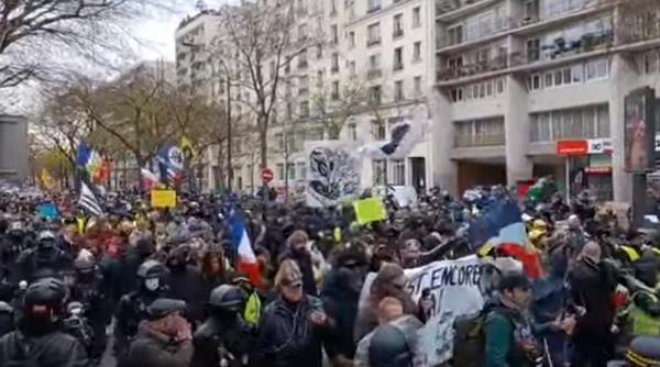 Profesorii francezi, protest masiv: Peste jumătate din şcolile primare din ţară vor fi închise