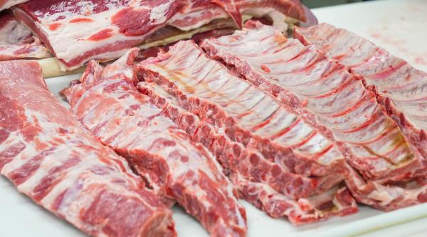 Reducerea consumului de carne combate schimbările climatice, potrivit unui studiu