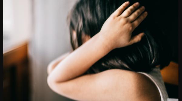 Fetiță româncă de 9 ani, dusă în Anglia și transformată în sclavă. "A fost violată și căsătorită de trei ori pentru bani"