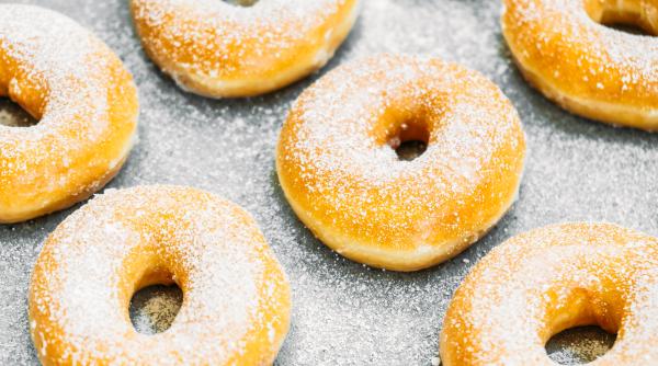 Gogoși pufoase cu scorțișoară, desertul perfect pentru pofticioși. O rețetă secretă cu mai puține calorii