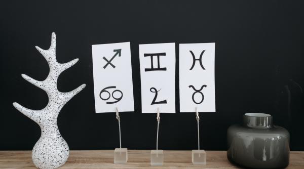 Horoscop 18 ianuarie 2022: Rac, ai grijă la cheltuieli. Vărsător, îți găsești marea dragoste