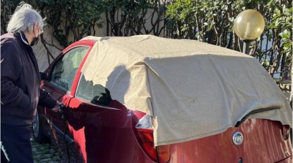 Povestea incredibilă a italianului care trăit în lux, dar acum locuiește într-o mașină pe stradă: "Am avut trei Ferrari, acum n-am nici buletin"