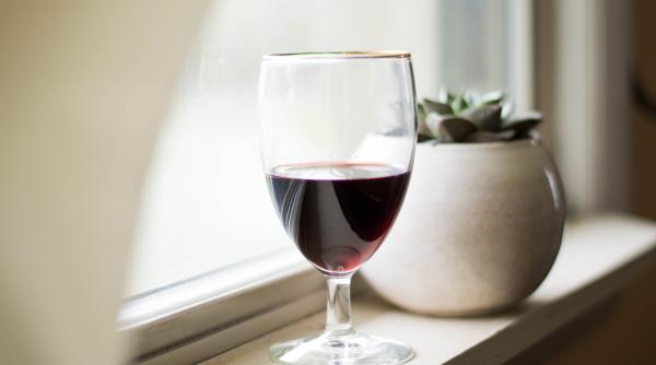 7 beneficii surprinzătoare pentru sănătate ale vinului roșu
