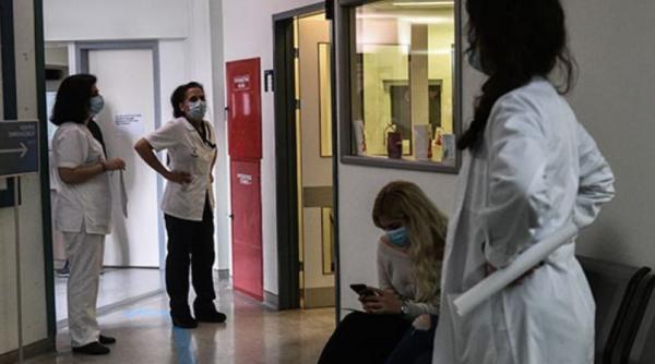 Grecia. Centrele de vaccinare, luate cu asalt, după ce persoanele nevaccinate, de peste 60 de ani, au început să fie amendate