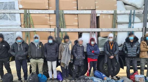 Grupare de români specializată în trafic de migranți în Germania și Austria, destructurată de DIICOT