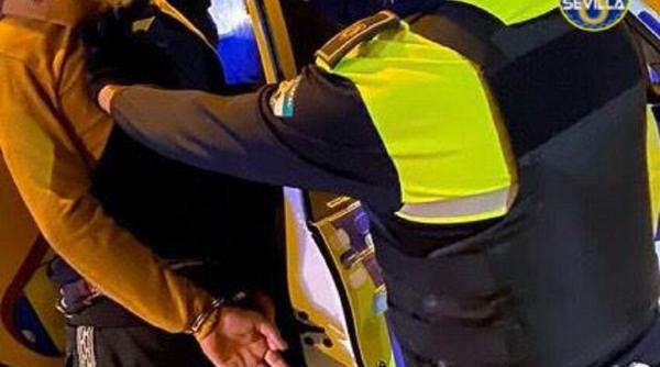 Spania. Patru români au lovit o femeie cu dizabilități, ca să-i fure geanta. Urmărire ca în filme pentru prinderea lor