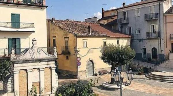 Italia. Case gratis sau 5.000 de euro, pentru cei care se mută într-un sat din sudul țării. Ce condiţii au impus autoritățile locale