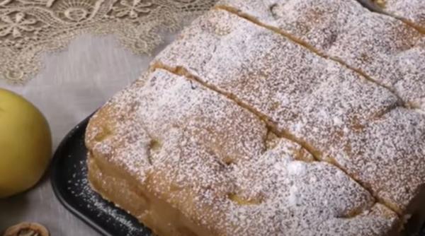 Plăcintă cu mere, gata în 10 minute. Este cel mai bun desert pe care l-am mâncat vreodată 