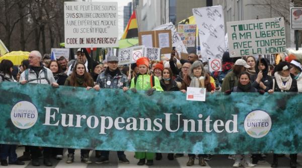 Belgia: Protest violent împotriva restricţiilor sanitare, cu participanţi şi din alte ţări europene