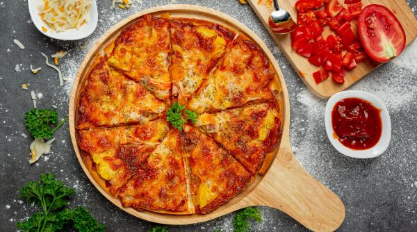 Pizza super rapidă și super ieftină, gata în doar 30 de minute. Pornește cuptorul!