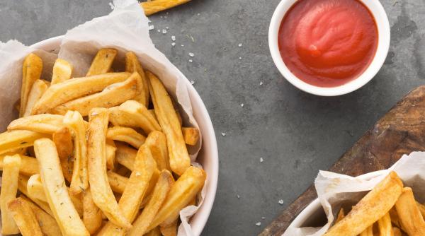 Cum să faci cei mai buni cartofi prăjiți din lume la tine acasă. Rețeta îmbunătățită pentru a-ți ieși perfecți!