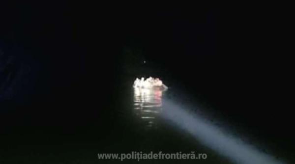 Şapte migranţi au murit îngheţaţi într-o barcă ce se îndrepta spre insula italiană Lampedusa