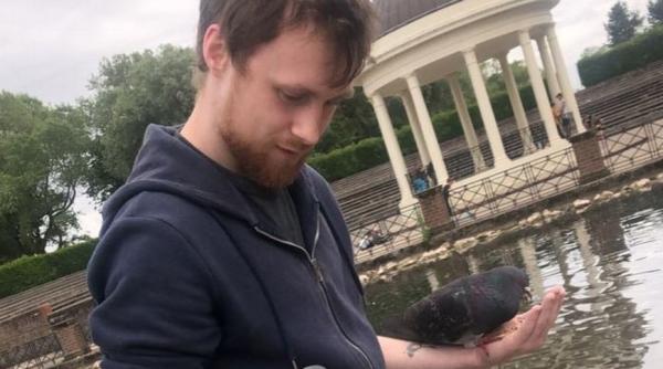 Un tânăr a murit, după ce a sărit în mare să-și salveze iubita, care voia să se sinucidă. Alex nu știa să înoate